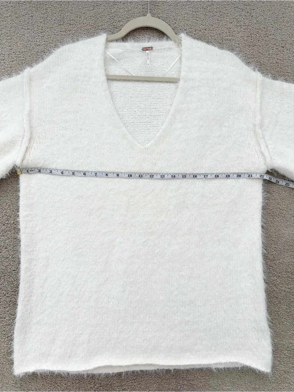 Free People Sparrow Oversized Ivory V-Neck Pullover Fluffy / Fuzzy Sweater
